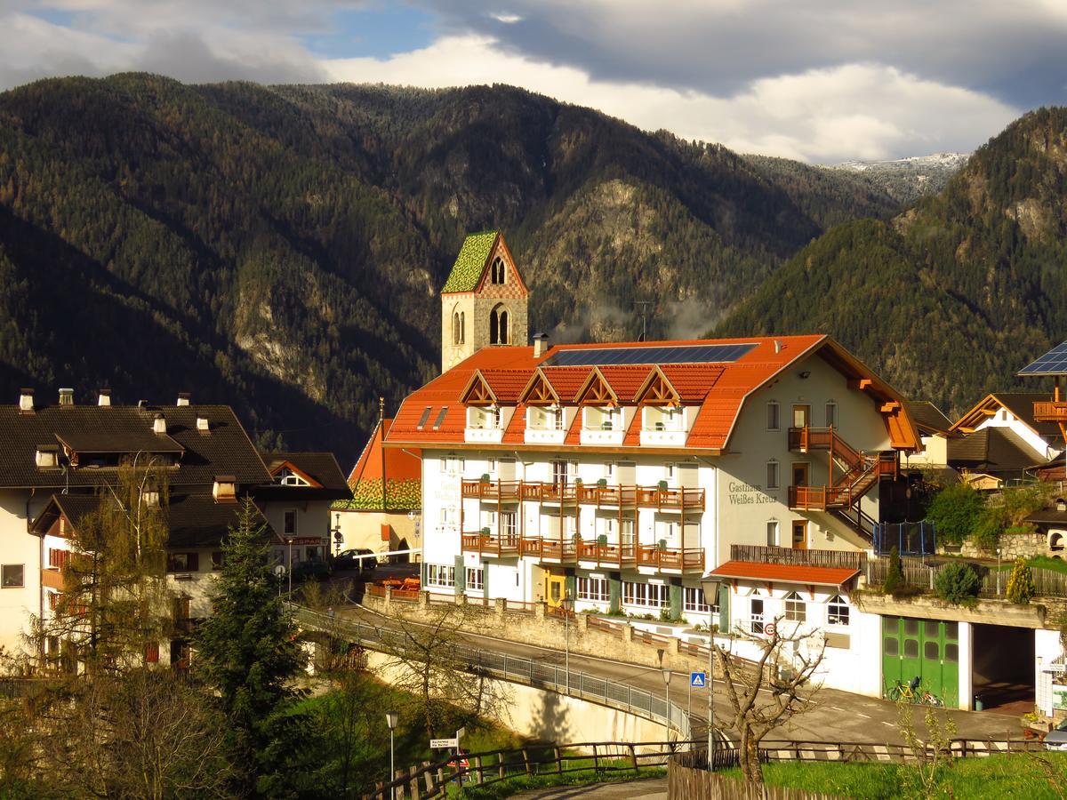 Lazfons Gasthaus Zum Weissen Kreuz מראה חיצוני תמונה