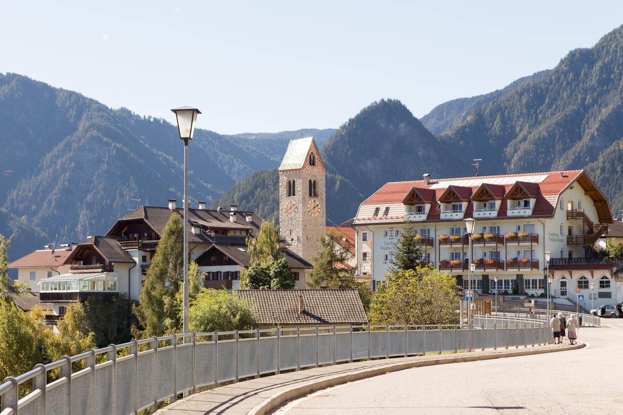 Lazfons Gasthaus Zum Weissen Kreuz מראה חיצוני תמונה