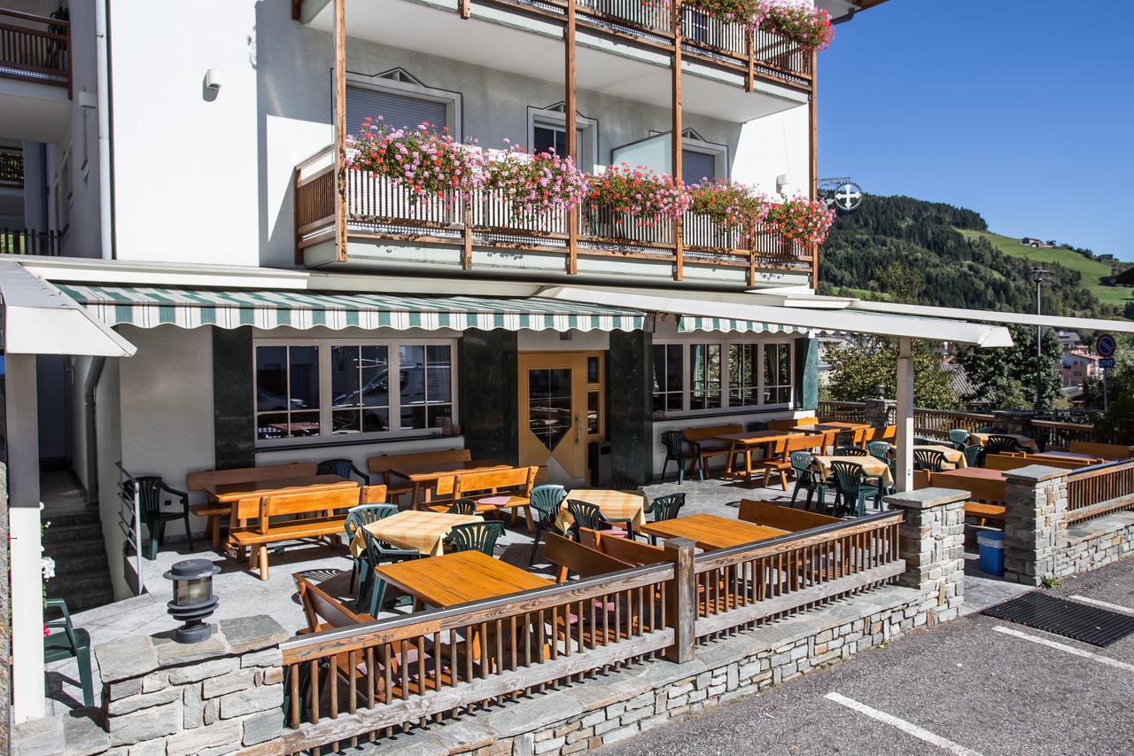 Lazfons Gasthaus Zum Weissen Kreuz מראה חיצוני תמונה